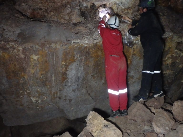 Grupo Espeleológico Argentino en el Sistema Cavernario Cuchillo Curá