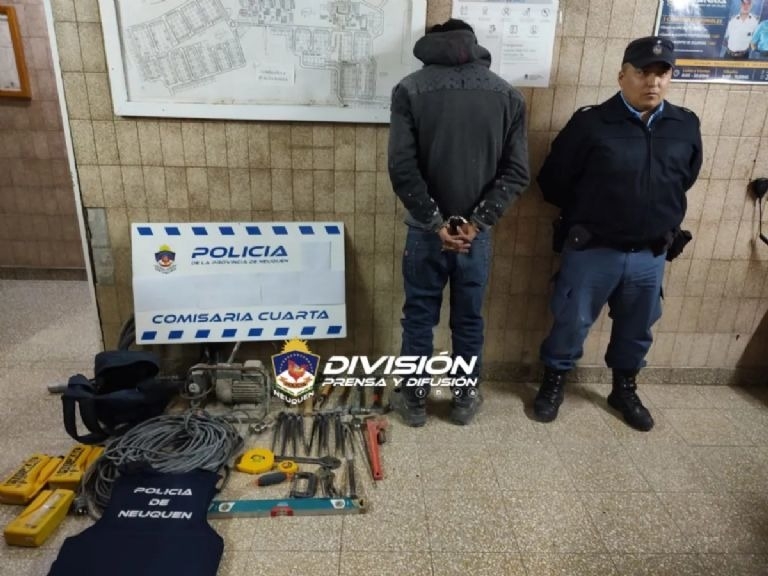 detenidos por robar en una casa (1)
