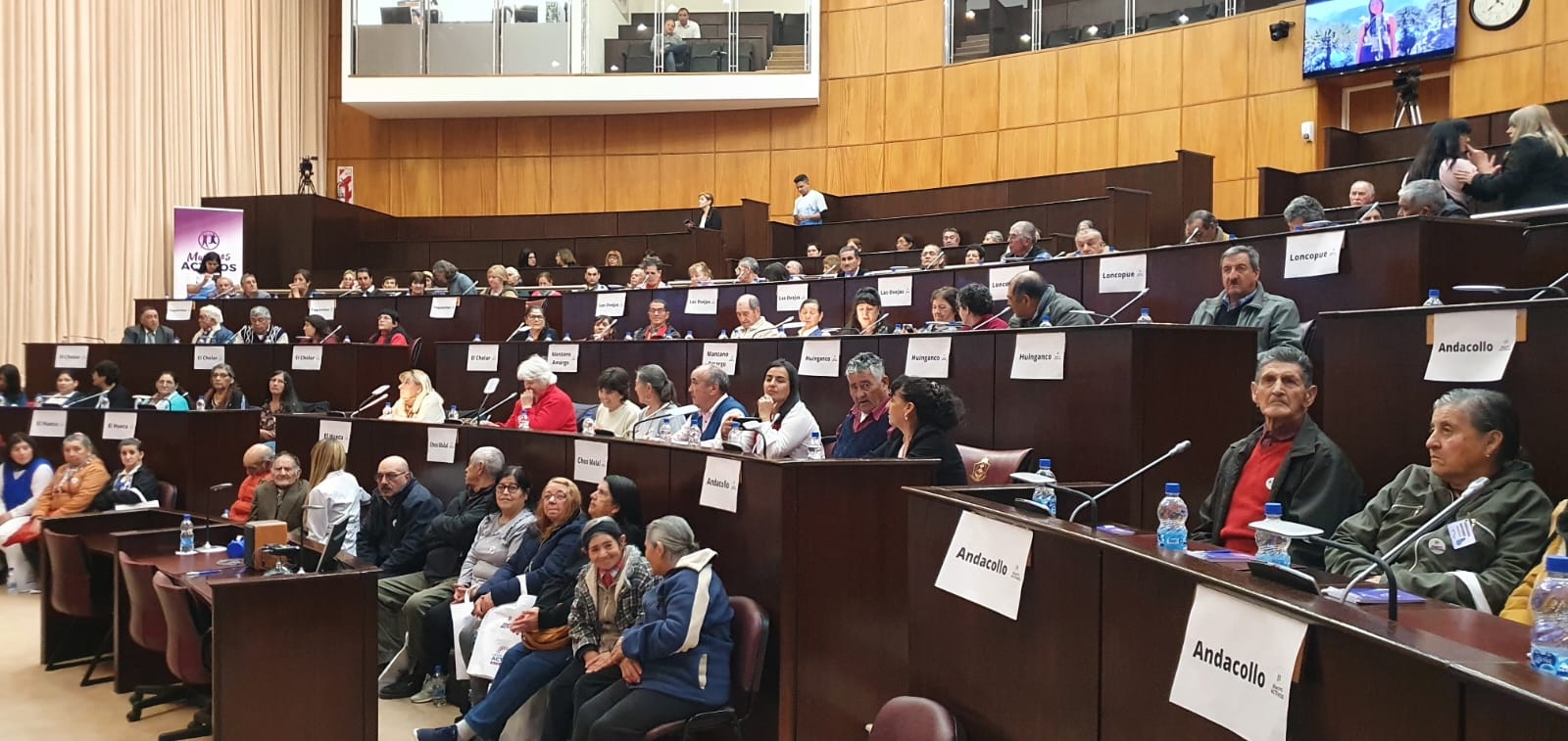 Legislatura de Neuquén con Adultos Mayores Fuente Javier Manzano (4)
