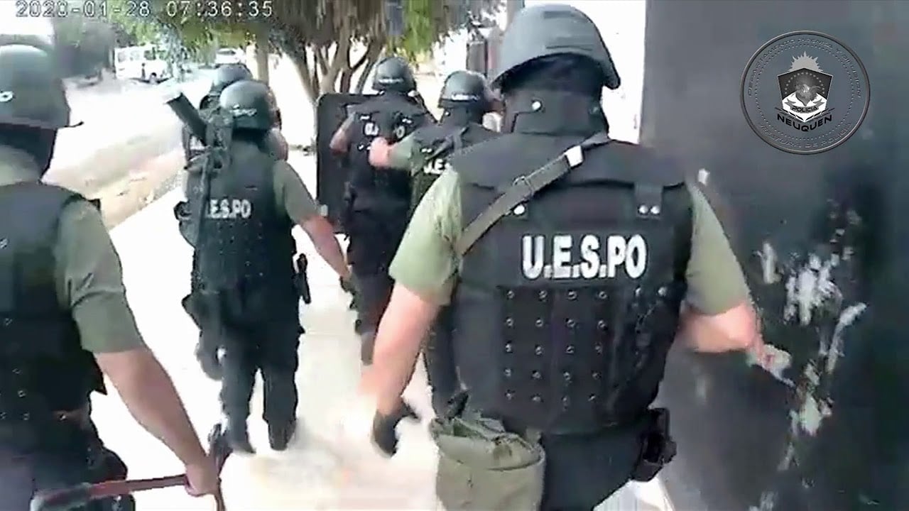 Policial Plottier -Diario Río Negro 3
