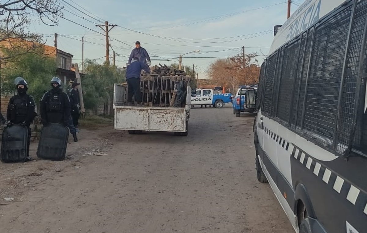 allanamiento calle Los Barreales de Centenario Policía de Neuquén