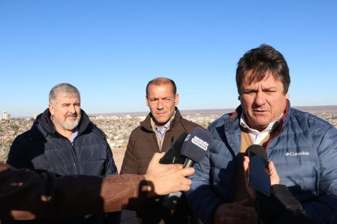 intendente Mariano Gaido y el gobernador Omar Gutiérrez Parque Lineal Las Bardas en Neuquén
