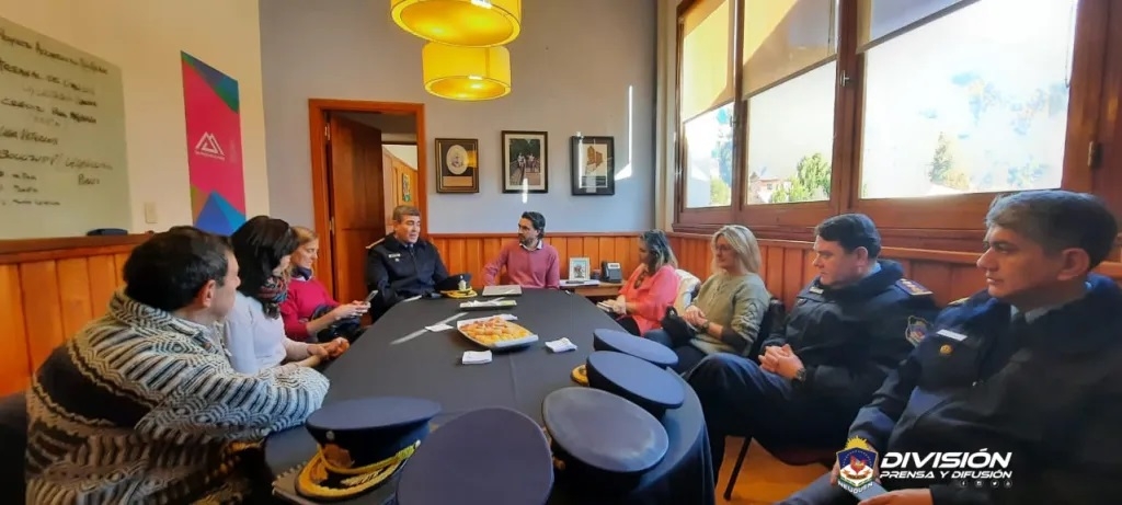 Reunión en la Municipio de San Martín de los Andes con Policía de Neuquén y vecinos