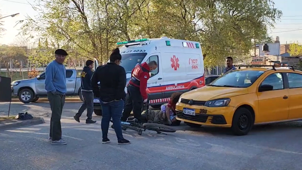 Adolescente chocó contra un taxi (2)