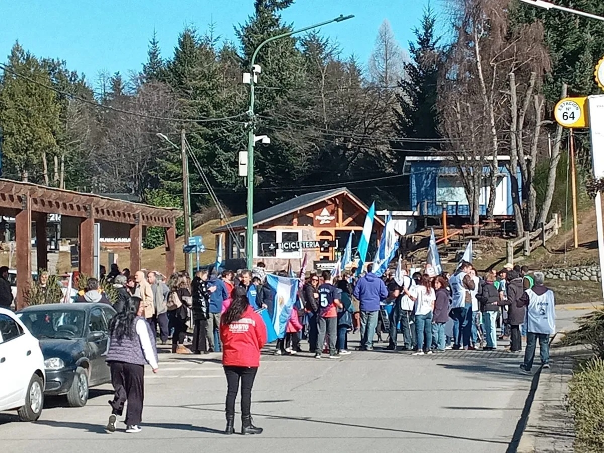 Marcha en apoyo a Cristina Fernández en Villa La Angostura 1