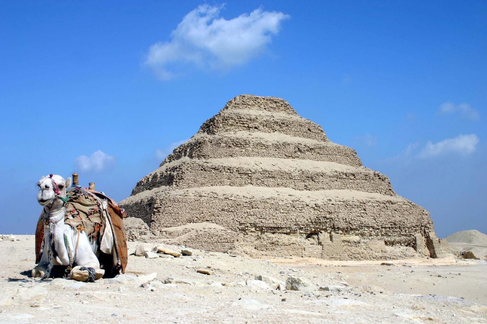 Saqqara_pyramid_ver_2