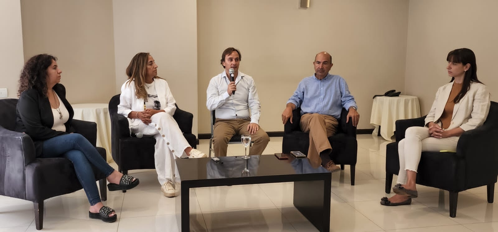 conferencia pelaez whatsapp