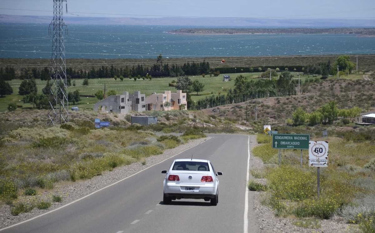 Vuelco Ruta Nacional 237, entre El Chocón y Arroyito