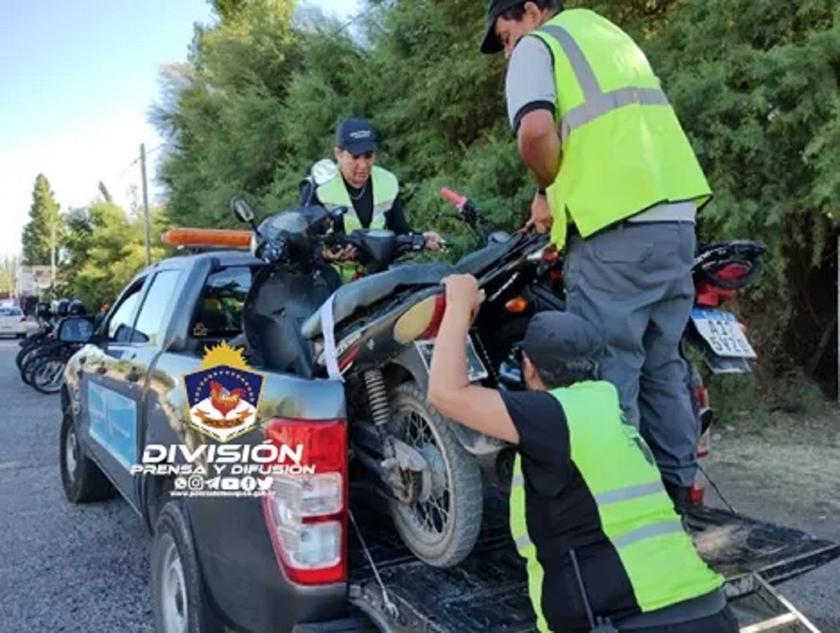 camionetas operativo comisaria 16-1- 29 enero