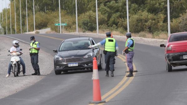 Control en la Ruta Provincial 48, de San Martín de los Andes hacia Península de Yuco
