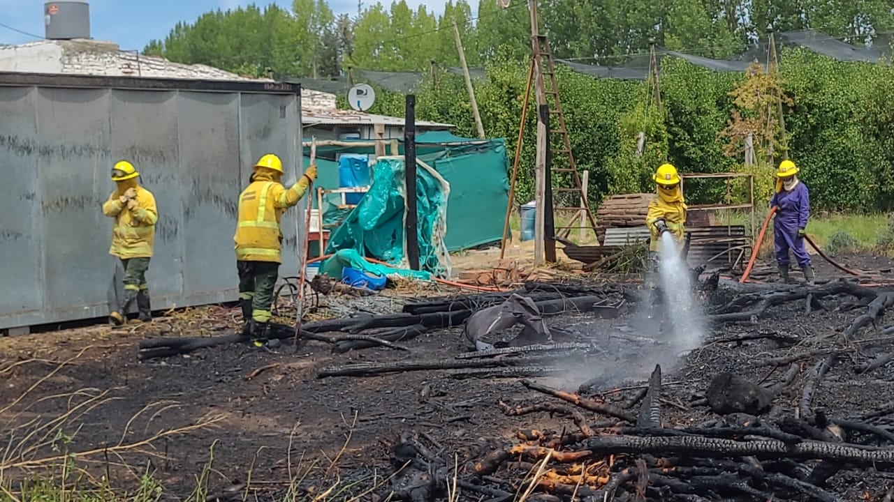 Incendio chacra de Moño Azul Bomberos Voluntarios de Centenario (3)