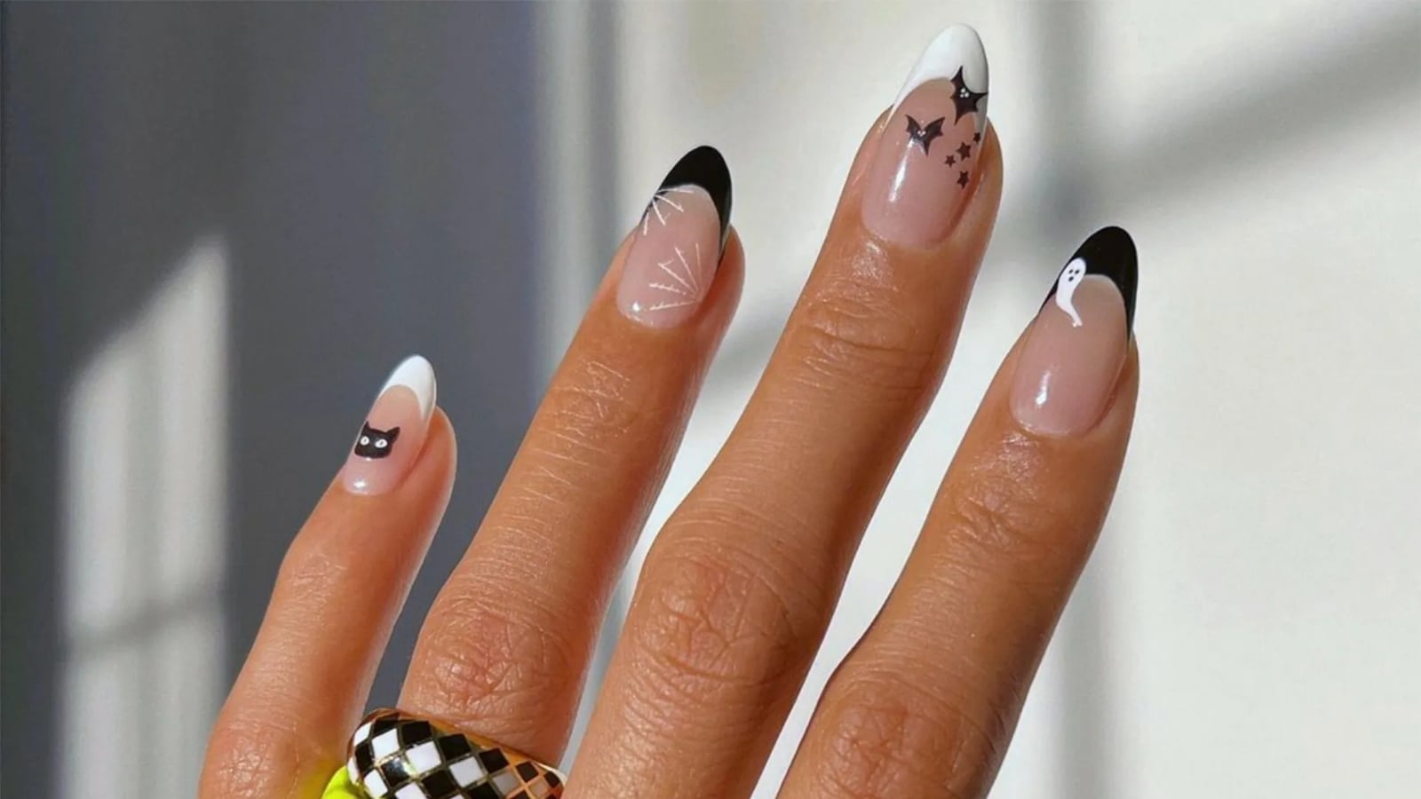 HALLOWEEN-NAILS_181021_overglowedit_L