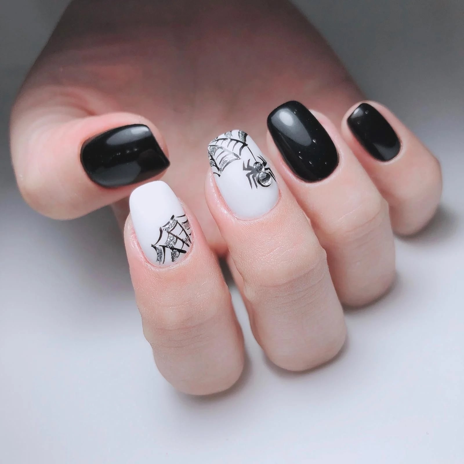 19144642-halloween-nail-art-designs-2020-spider-webs_cover_1600x1600