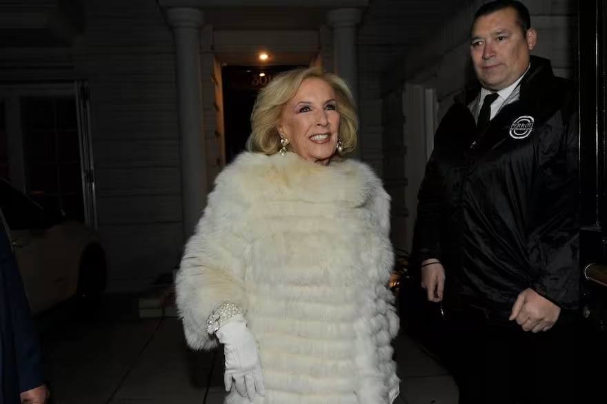 en-fotos-de-la-elegancia-de-mirtha-legrand-al-MIKYKJEDQZAXLNOBJZ2RHTIPVM