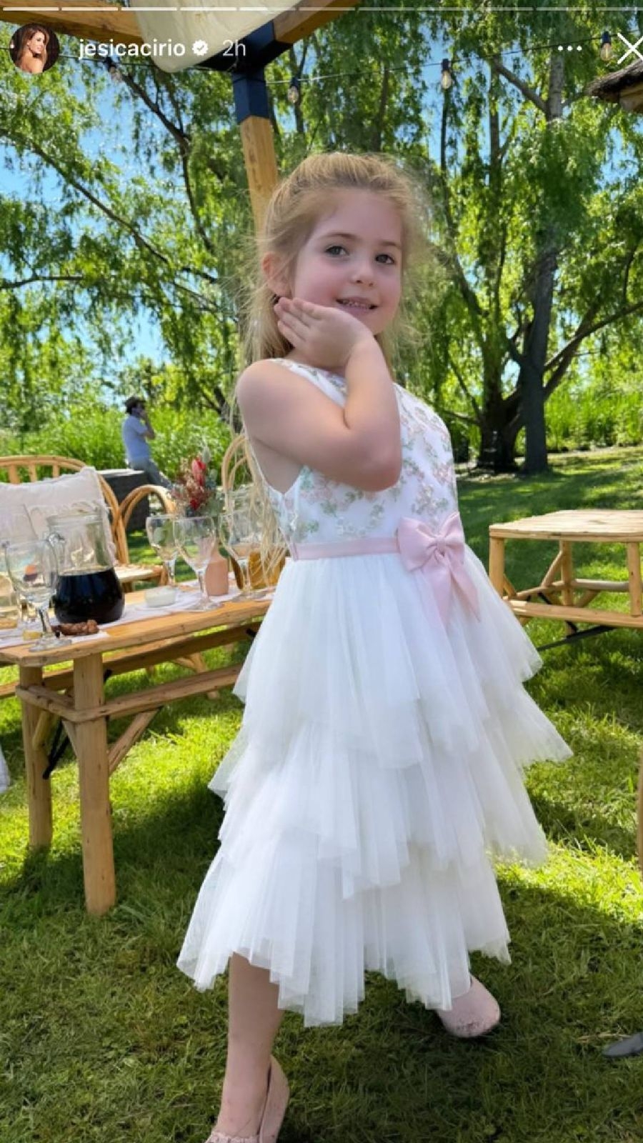 el-tierno-look-que-jesica-cirio-le-eligio-a-chloe-insaurralde-para-una-boda-1696651