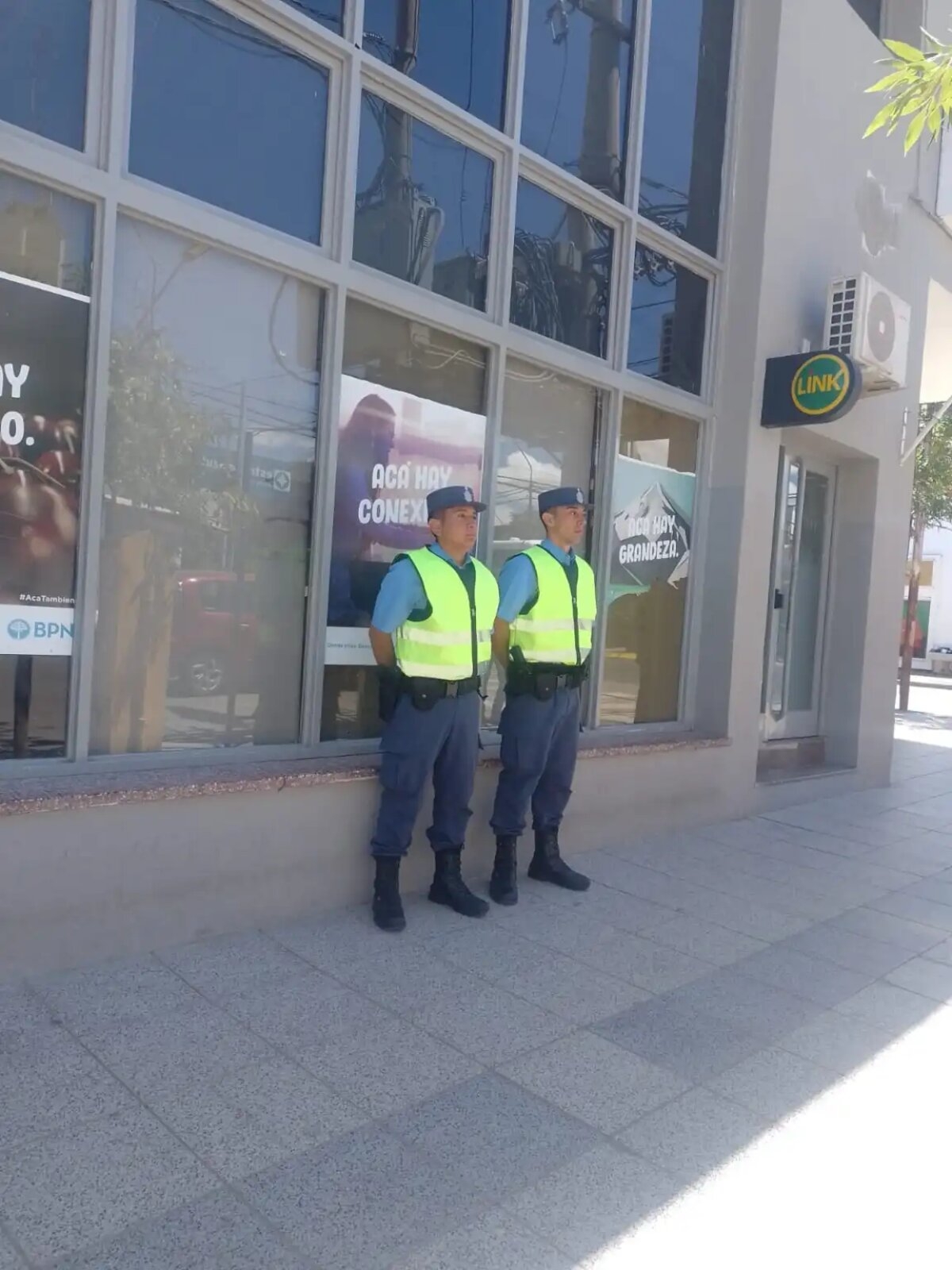polis - policia nqn 4