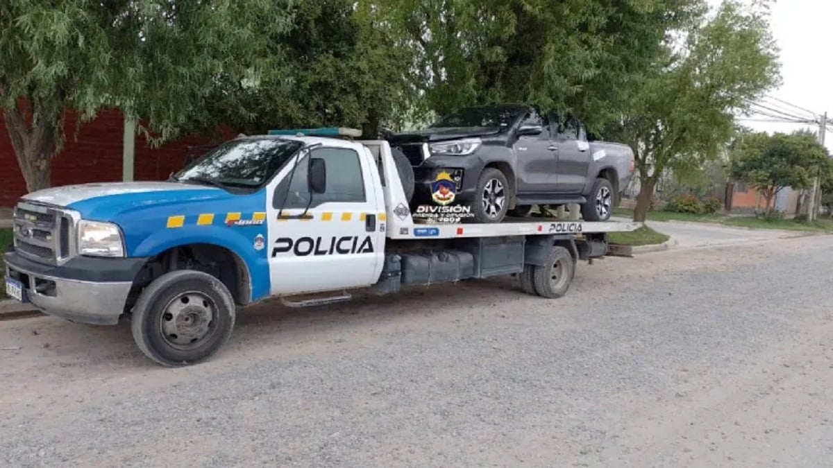 camioneta arriba de camion policial 1 de febrero