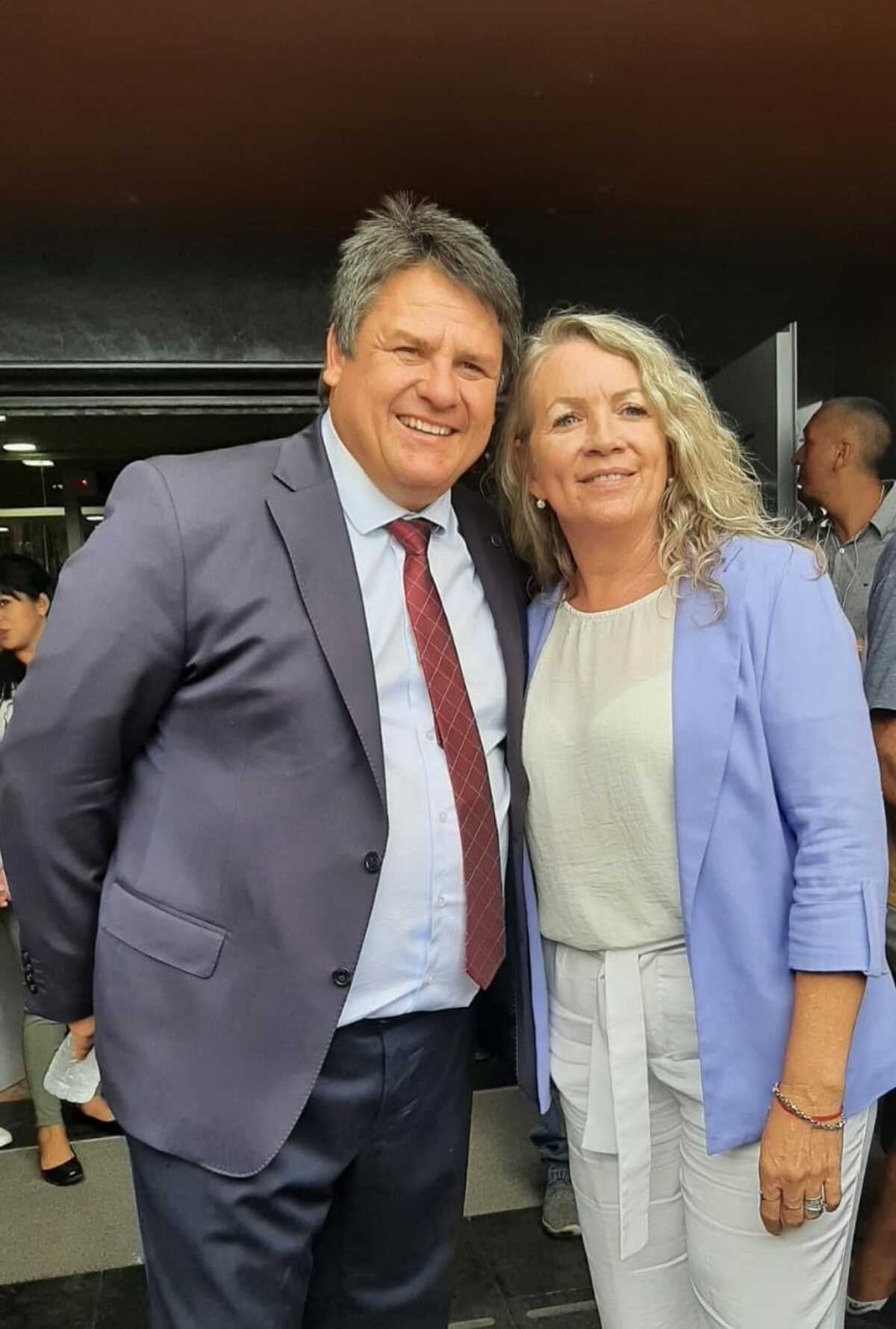 Intendente Mariano Gaido junto a Isabel Mosna