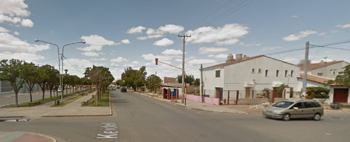 avenida keidel y 9 de julio plaza huincul