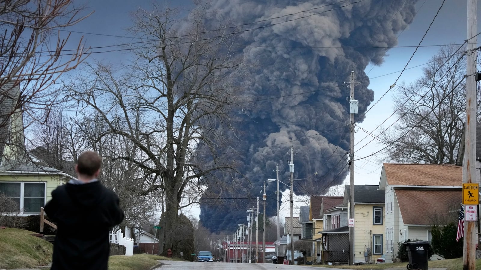 69bcdc45-acaf-4755-8990-4f68404b3f1b-AP_Train_Derailment_Ohio