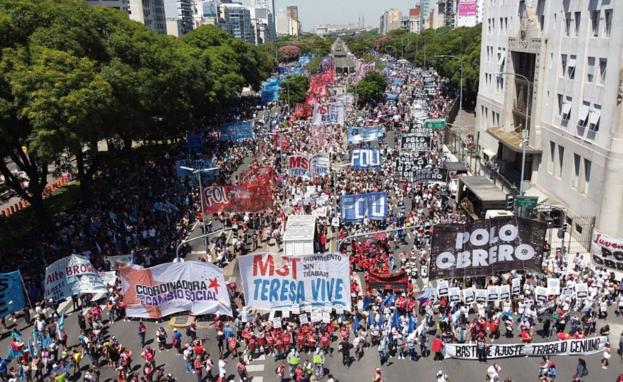 La Unidad Piquetera se movilizó a Desarrollo Social contra la suspensión de casi 160 mil Potenciar Trabajo