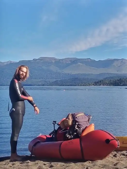 Sebastián Knudtsen es un nadador oriundo de San Martín de los Andes