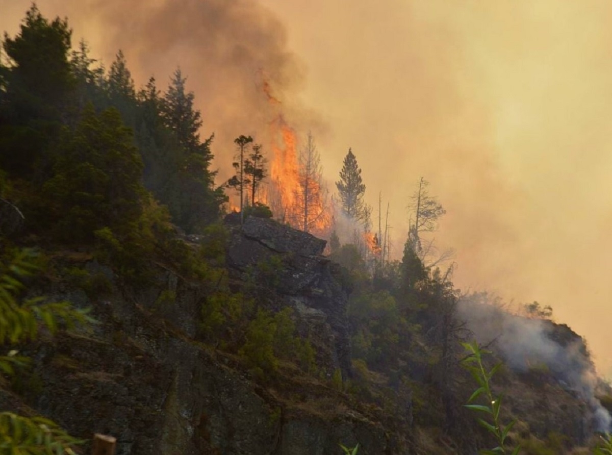 incendio cascada escondida el bolson