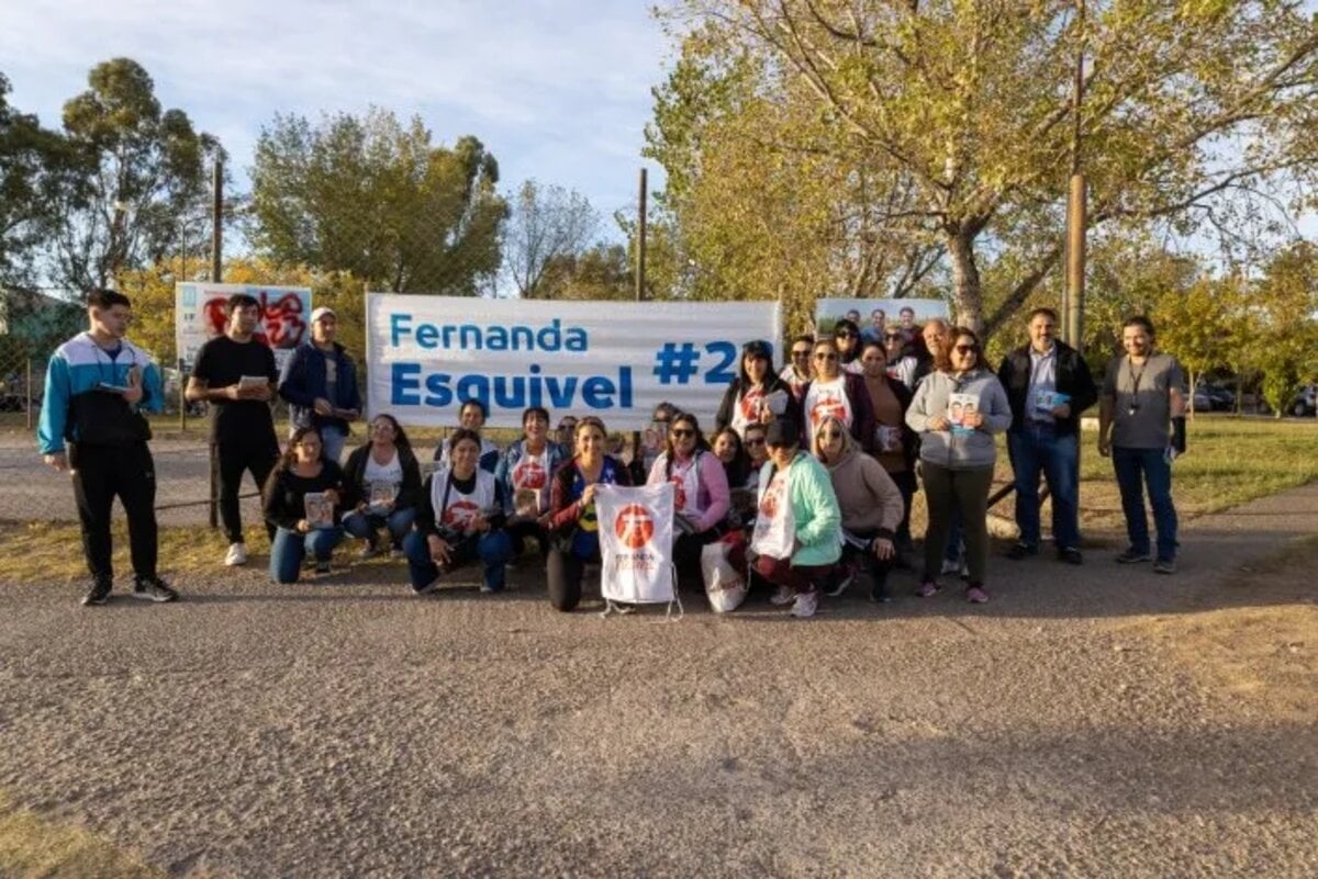 fer esquivel - la politica viral 4