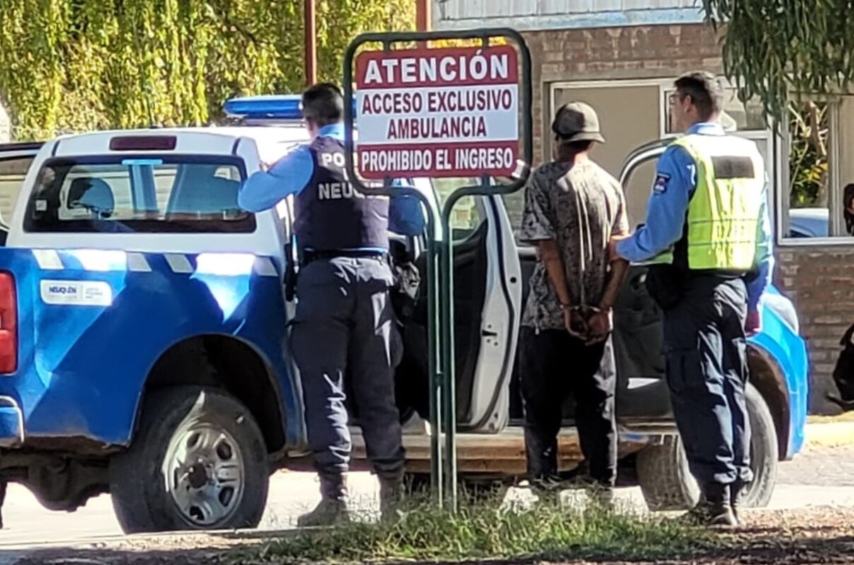 Demorado por la Policía de Neuquén. Fuente Centenario Digital