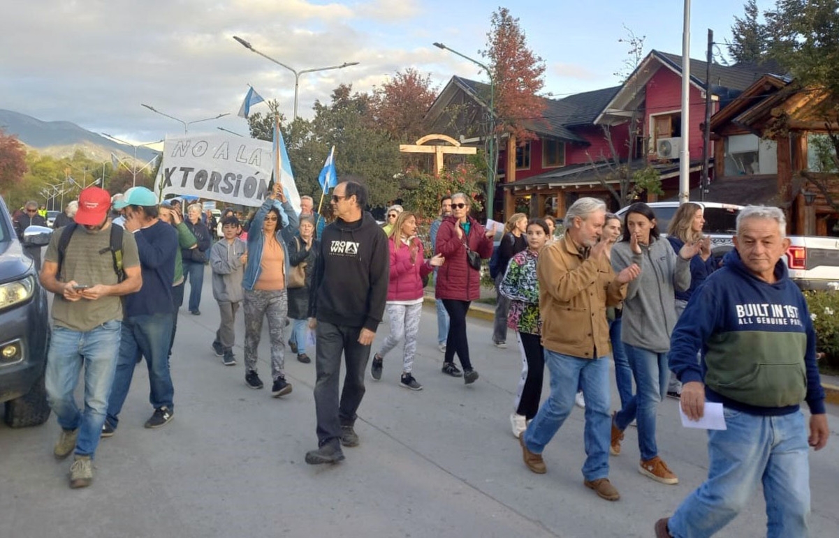 Marcha de vecinos, Comunidad Angostura, Villa La Angostura, Ruta de Circunvalación, mapuches (1)