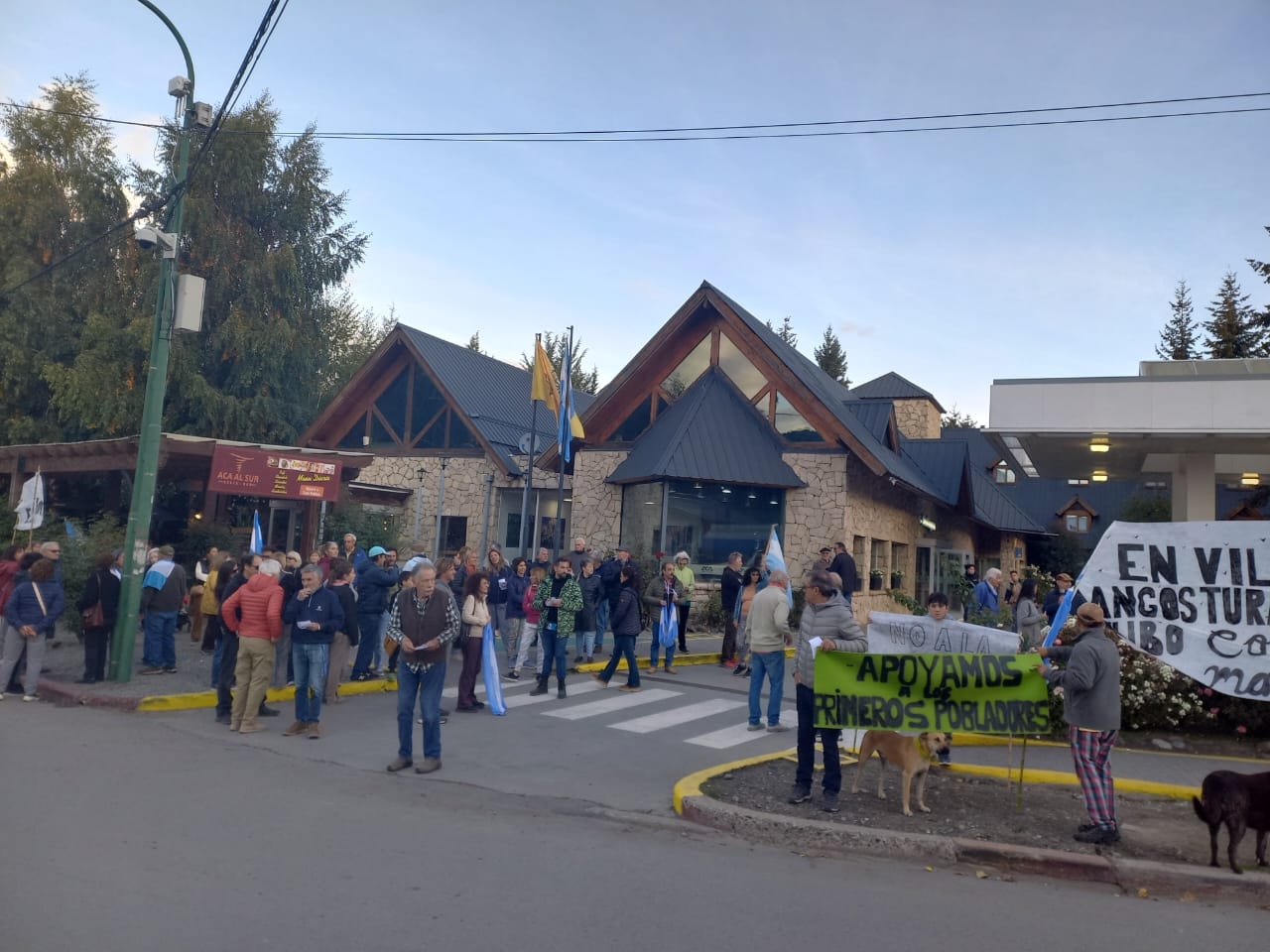 Marcha de vecinos, Comunidad Angostura, Villa La Angostura, Ruta de Circunvalación, mapuches (2)
