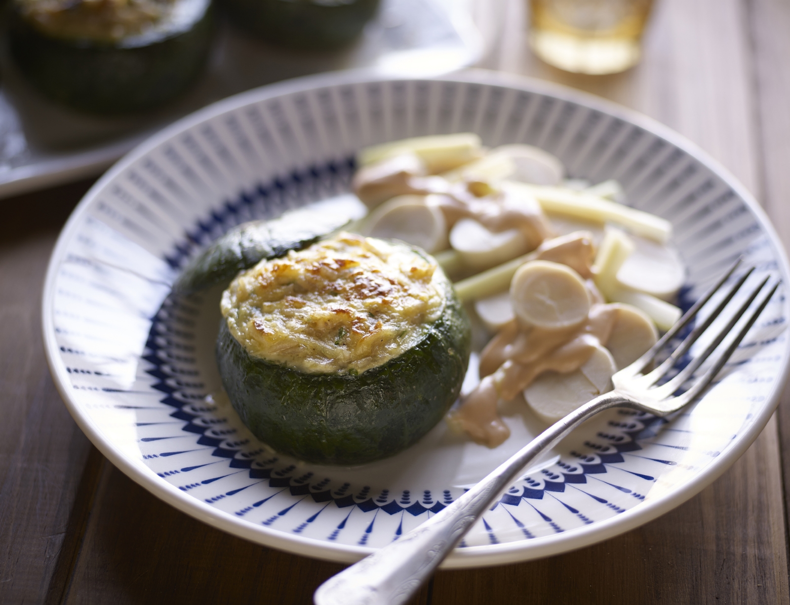 zapallitos_rellenos_con_arroz_y_ensalada_de_palmitos_y_apio