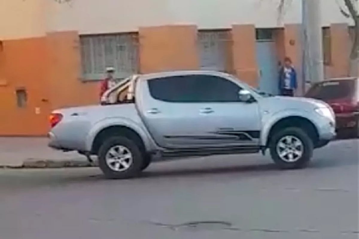 CAMIONETA-ROBADA-PLENO-CENTRO-DE-ROCA