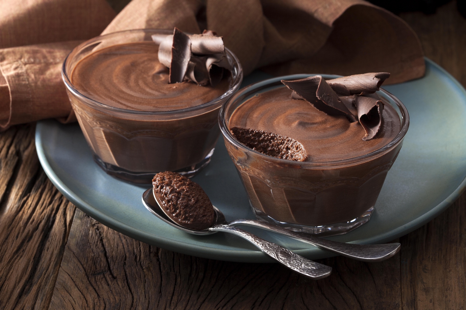 405e0bb344ede9f3e2384ac9cf8e41ee_mousse-classica-chocolate-receitas-nestle
