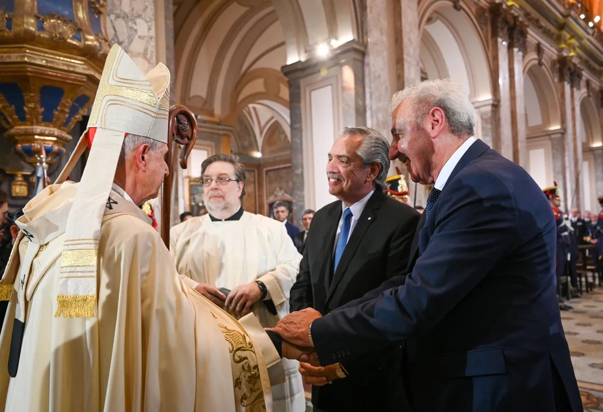 el-presidente-alberto-fernandez-asistio-la-catedral-metropolitana-al-tedeum-que-ofrecio-el-arzobispo-buenos-aires-cardenal-mario-poli-motivo-la-conmemoracion-del-213-aniversario-la-revolucion-mayo-1810-y-la-confor