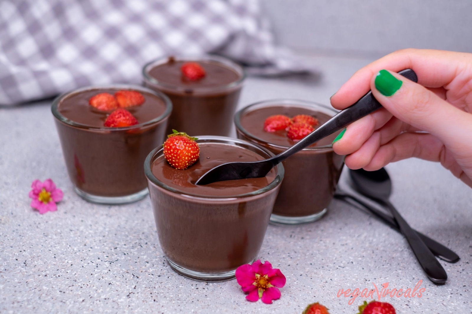 Easy-Exquisite-Vegan-Chocolate-Pudding-4-scaled
