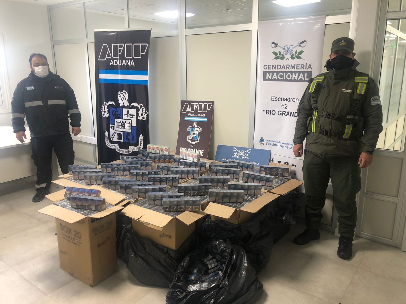 incautan_9500_paquetes_de_cigarrillos_en_cercanias_al_limite_internacional_con_chile_3