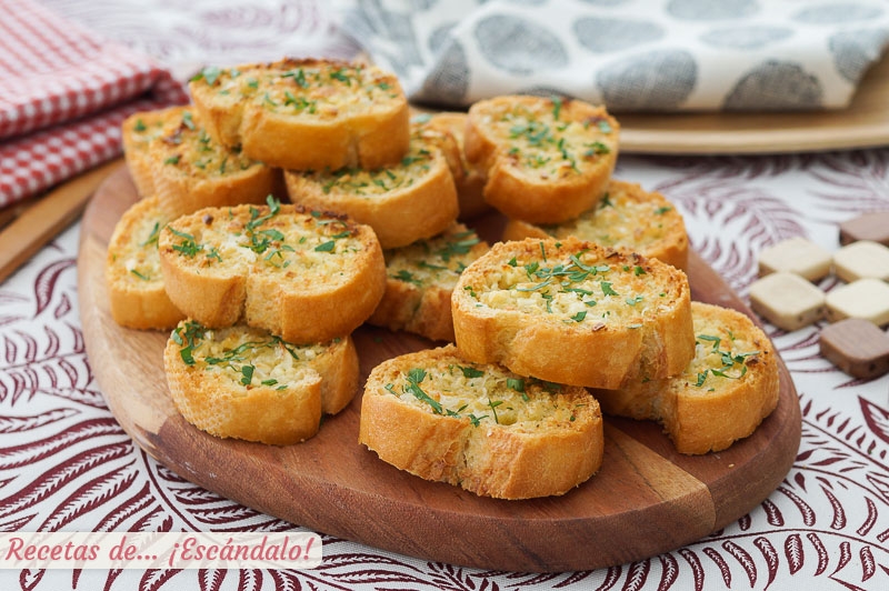 Pan-de-ajo-al-horno-con-o-sin-queso-crujiente-y-delicioso