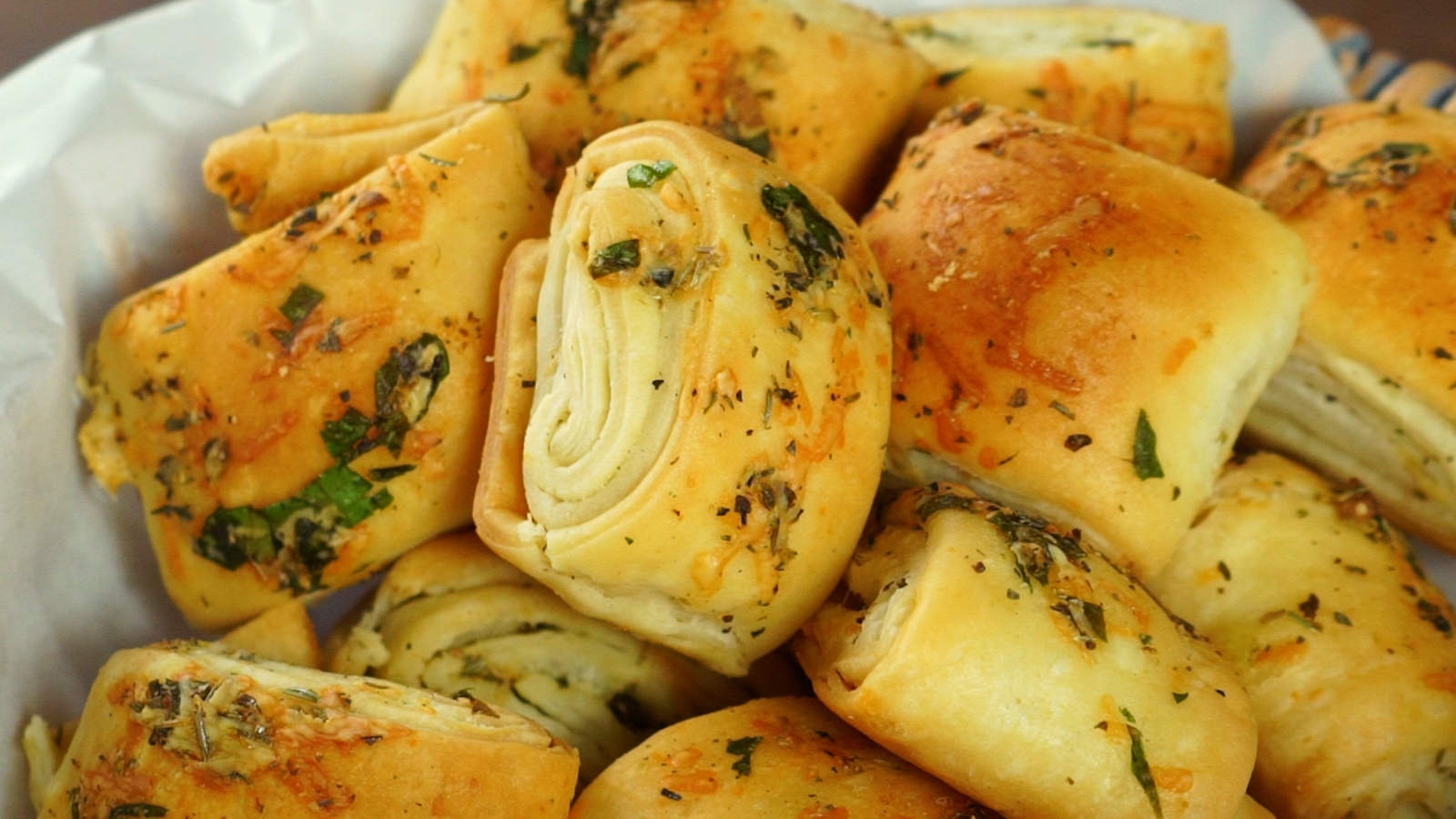 de-ajo-y-parmesano_landscapeThumbnail_es
