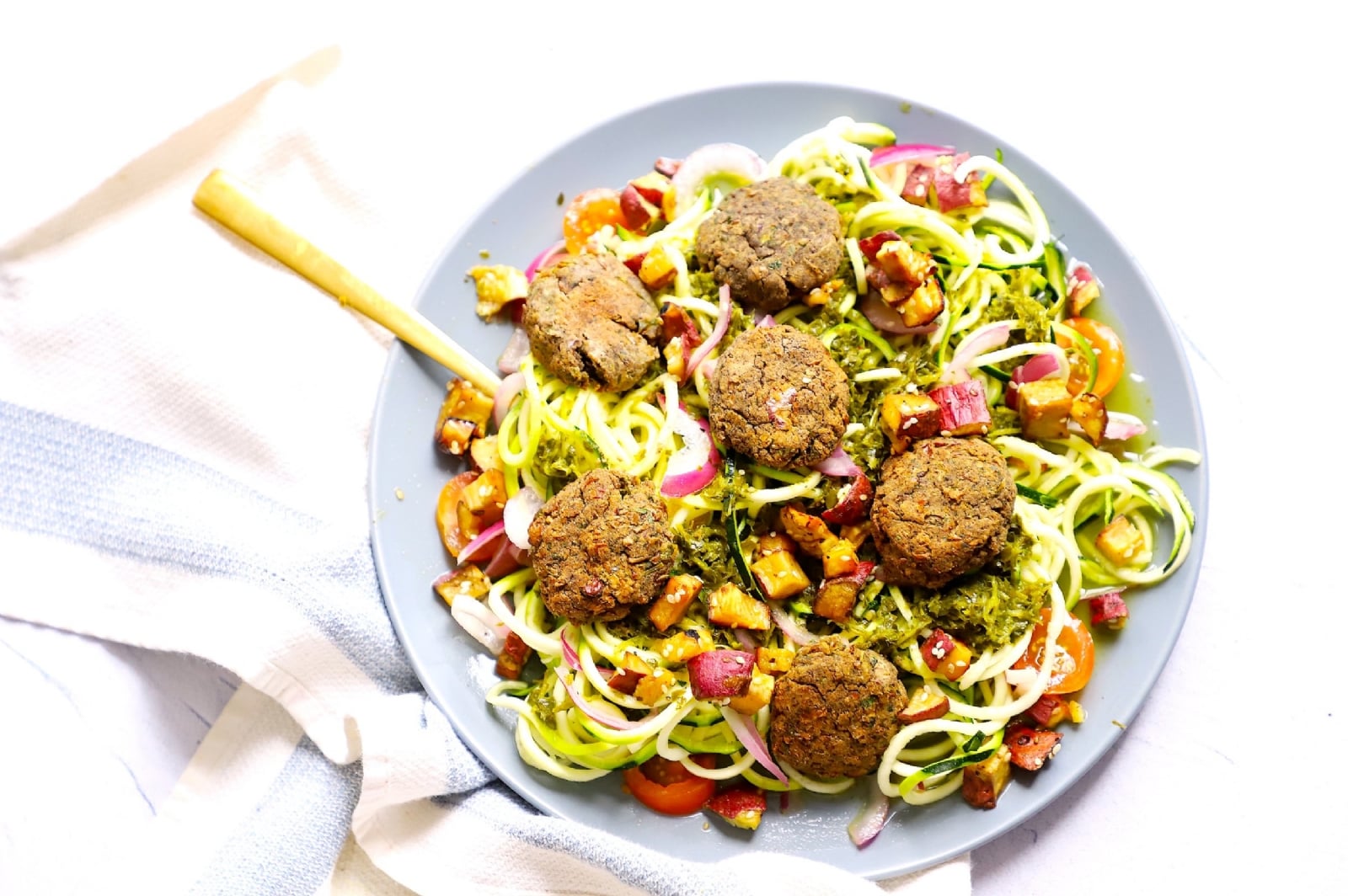 Pasta+de+zucchini+con+albÓndigas+de+lentejas