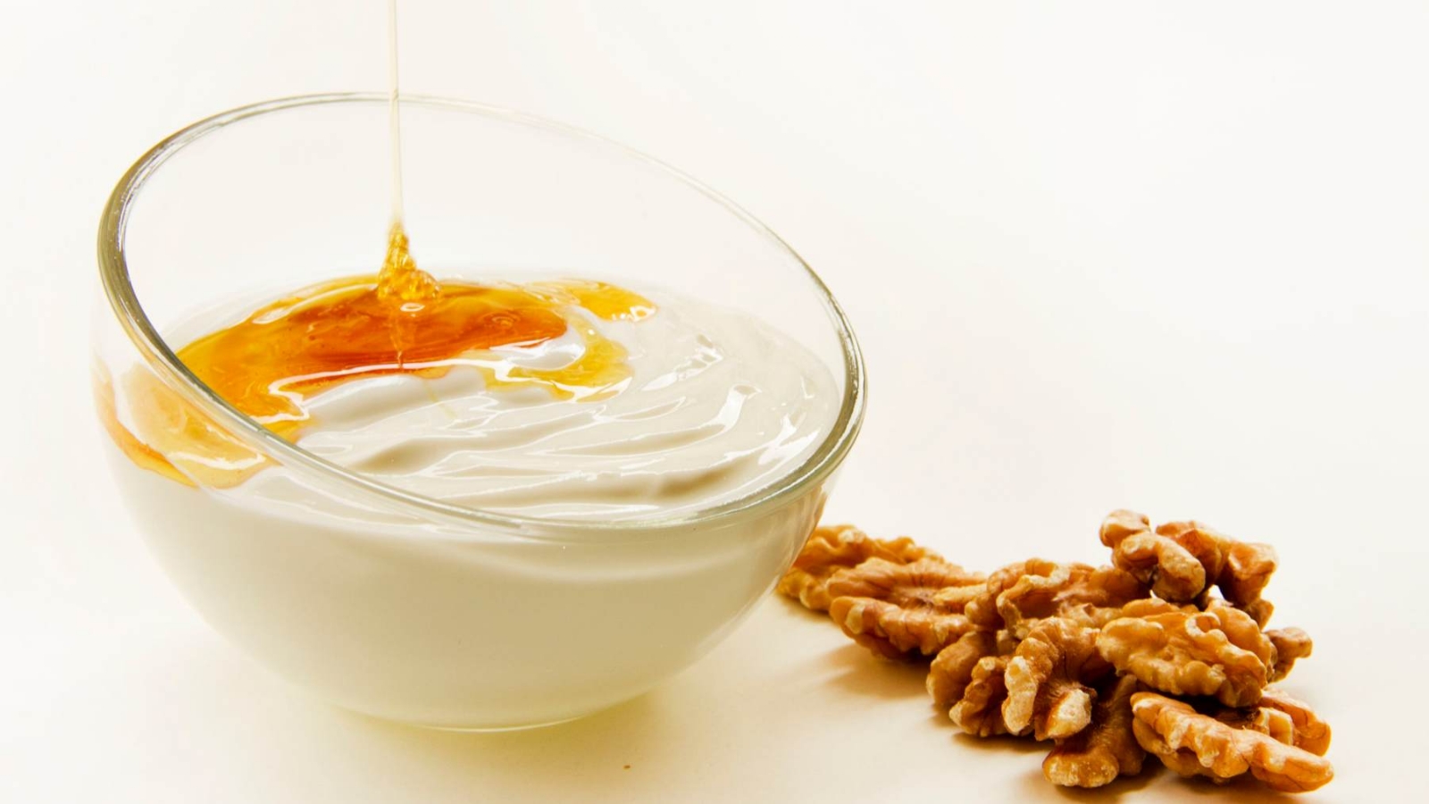 gelatina-de-yogur-con-miel-y-granola