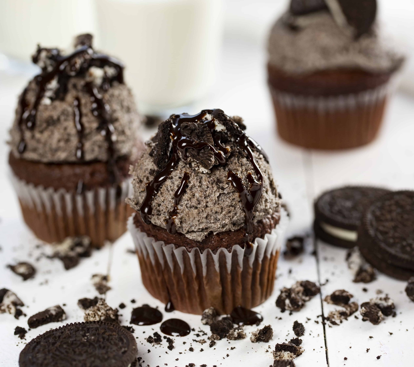Pastelitos-de-Chocolate-con-Crema-de-Mantequilla-Oreo