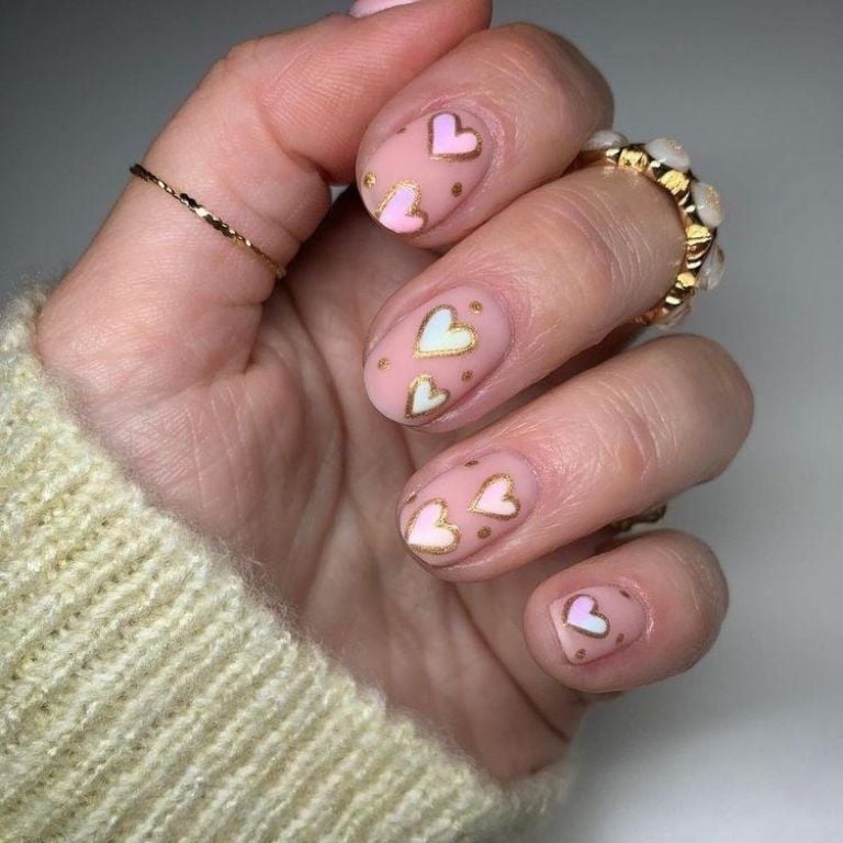 uñas con dorado 1.jpeg4
