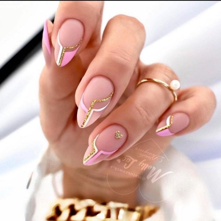 uñas con dorado 1.jpeg3