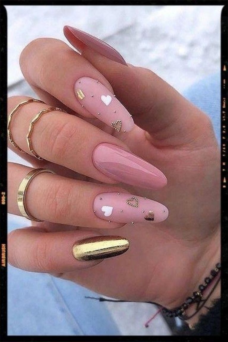 uñas con dorado 1.jpeg2