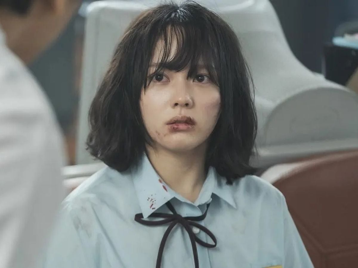 The-Glory-Episodes-5-6-Recap-Ending-Explained-Song-Hye-Kyo-as-Moon-Dong-Eun
