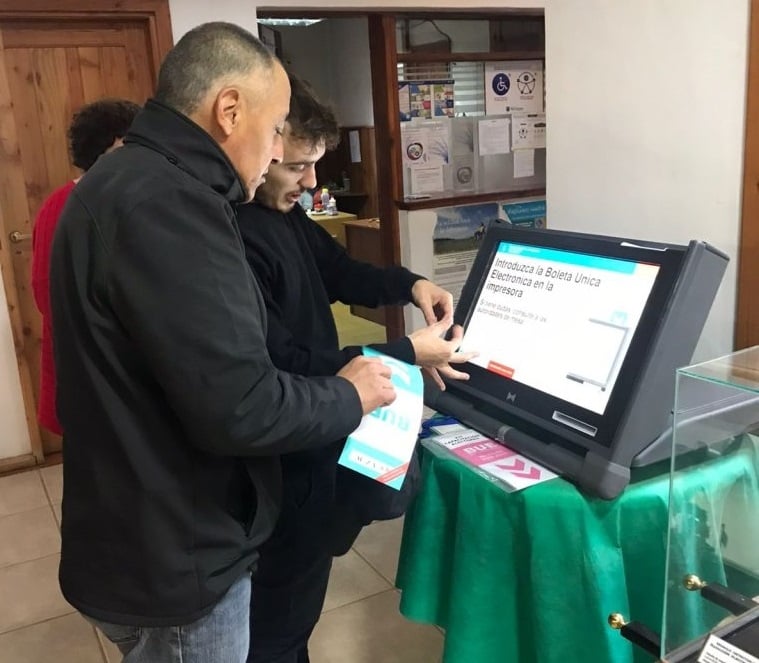 Maquina-electoral-768x1024