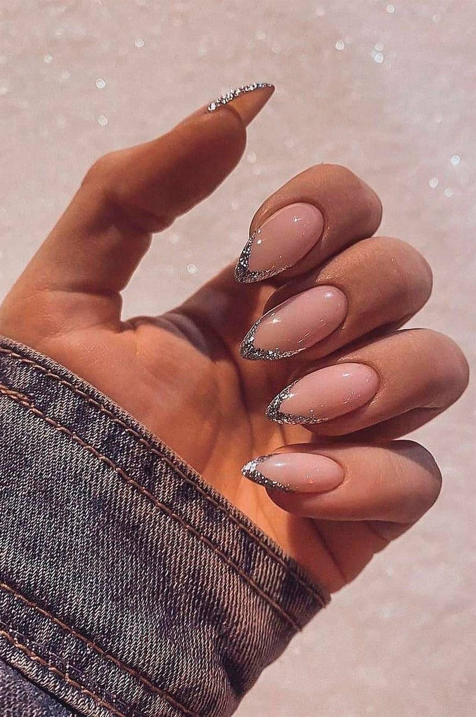 manicura-de-invierno-2022-francesa-metalizada_07a663b6_1600x2409
