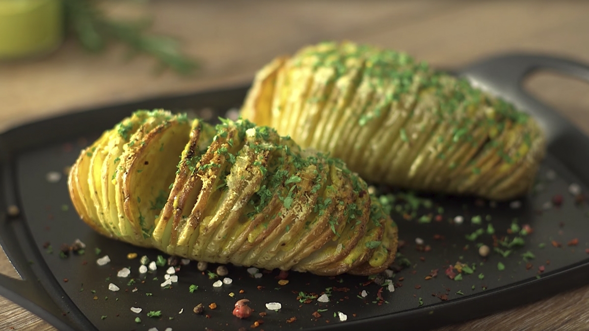 Patatas-hasselback-con-alioli