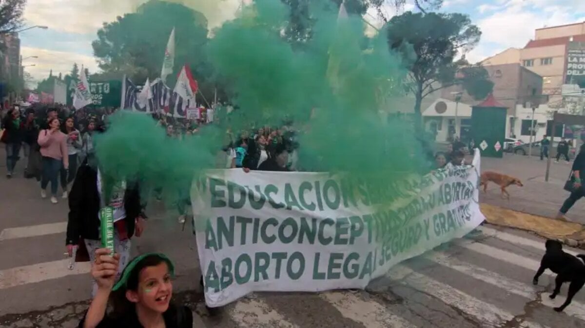feminista - oscar olivera